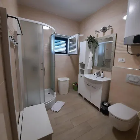 Drazena Buntin شقة